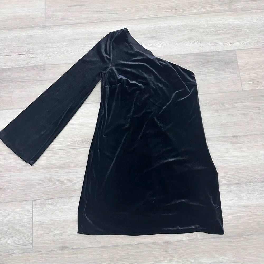 French Connection single shoulder long sleeve velvet mini dress black size 6